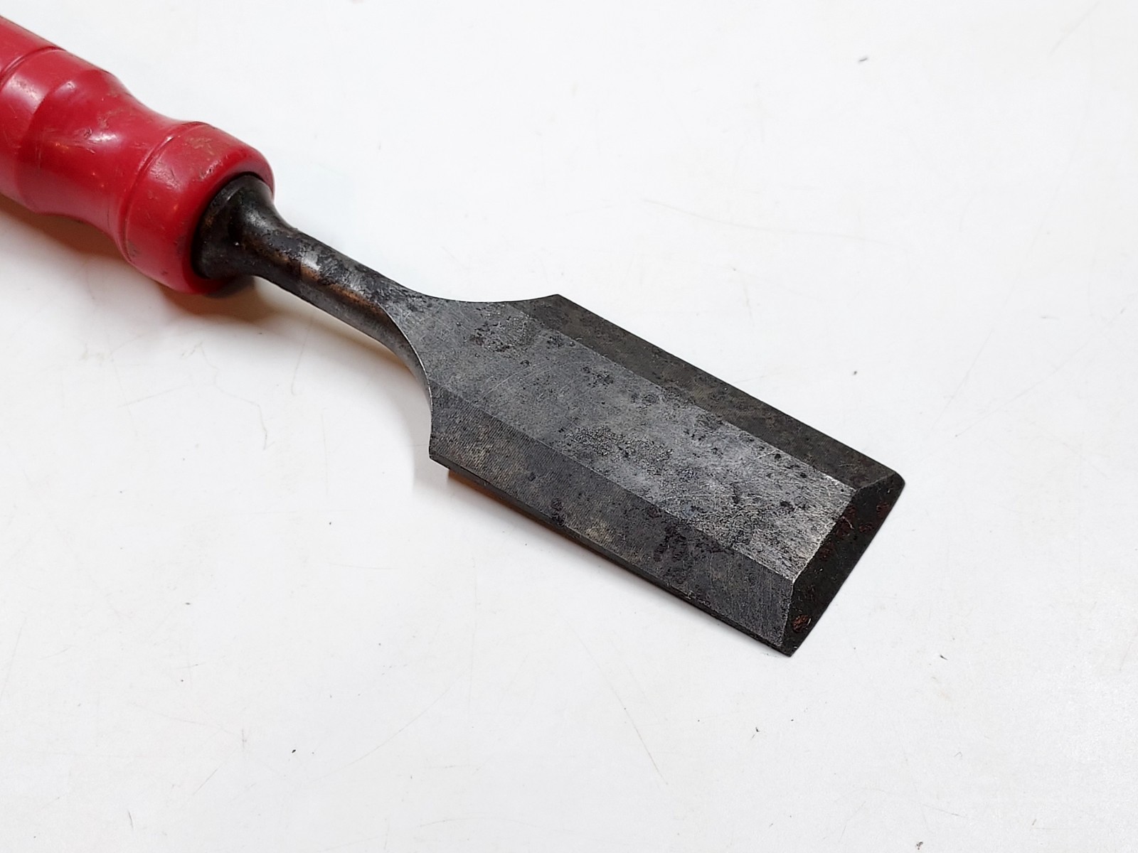 Vintage Dunlap 1 1/4″ Beveled Chisel with Red Handle Estate Find