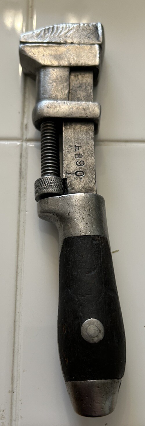 COES WRENCH CO. MONKEY WRENCH WITH WOODEN HANDLE 8 1/2′ WORCHESTER. MASS #2 VTG