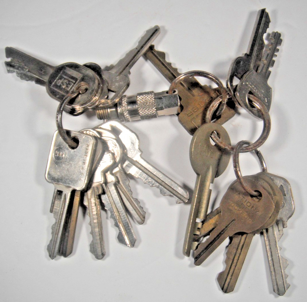 Vintage FLAT KEYS On Ring Assorted Brands and Styles 18 KEYS