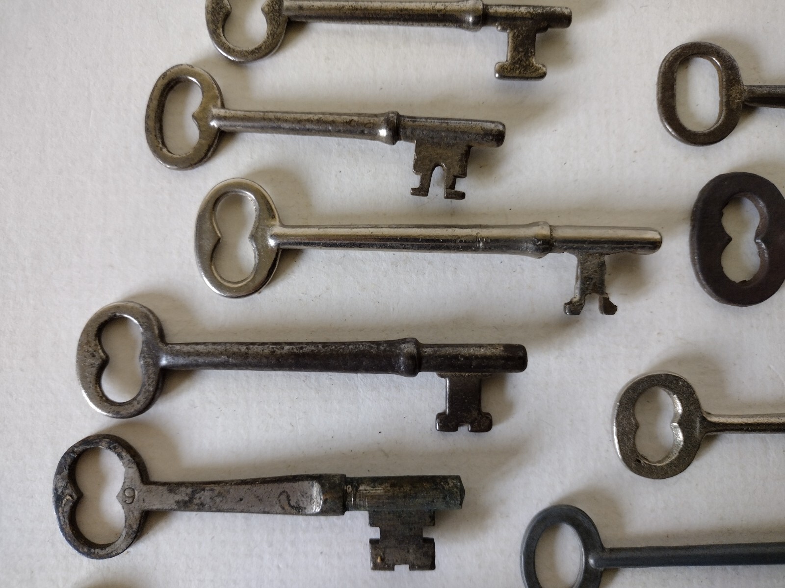 23 Vintage Misc. Solid Skeleton Key Lot pendant