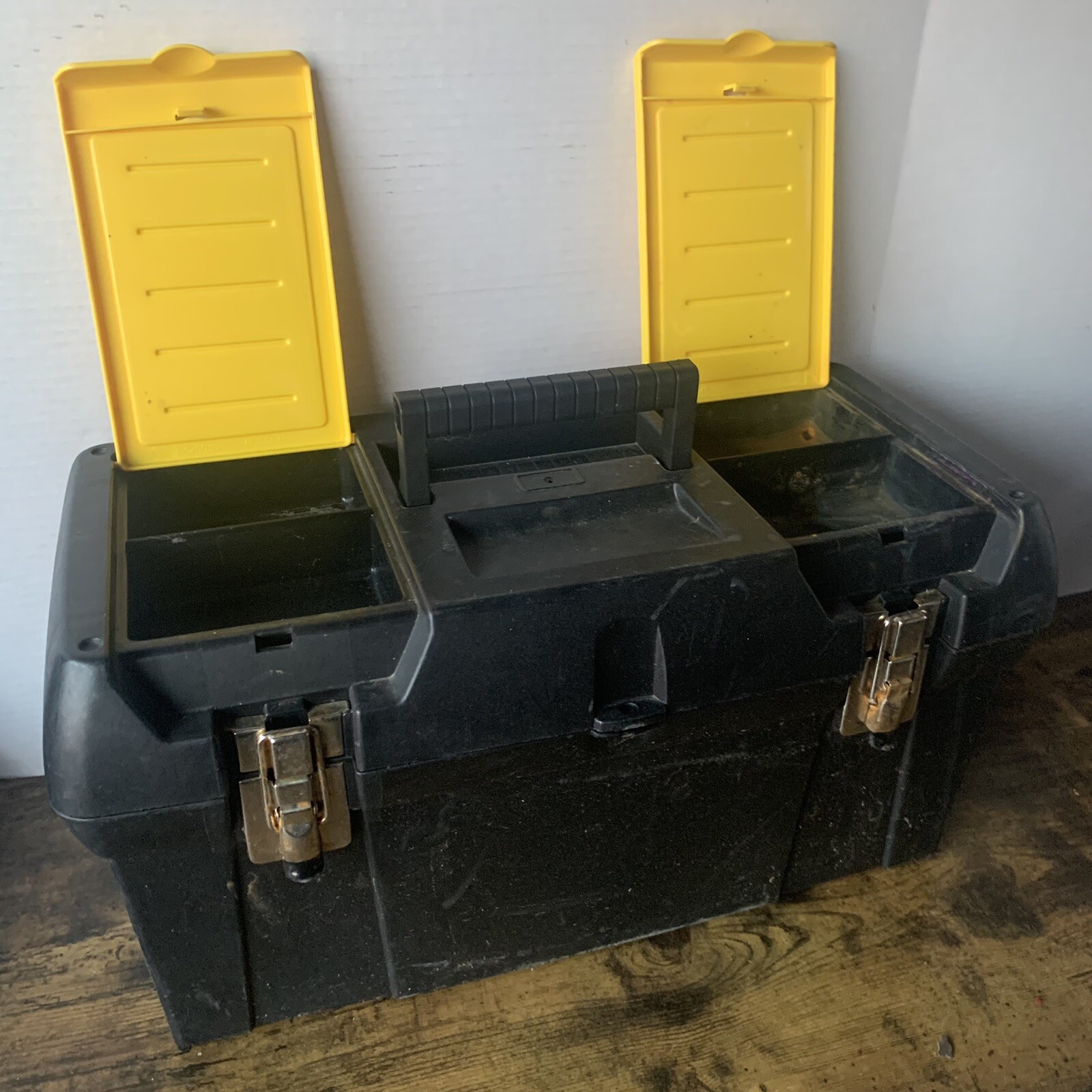 Vintage 17” Stanley Tool Box With Carrying Handle & Flip Up Storage 17”x10”x9”