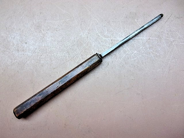 Antique W. BUTCHER Cast Steel 1/8″ Tang Style Shallow Gouge Wood Chisel