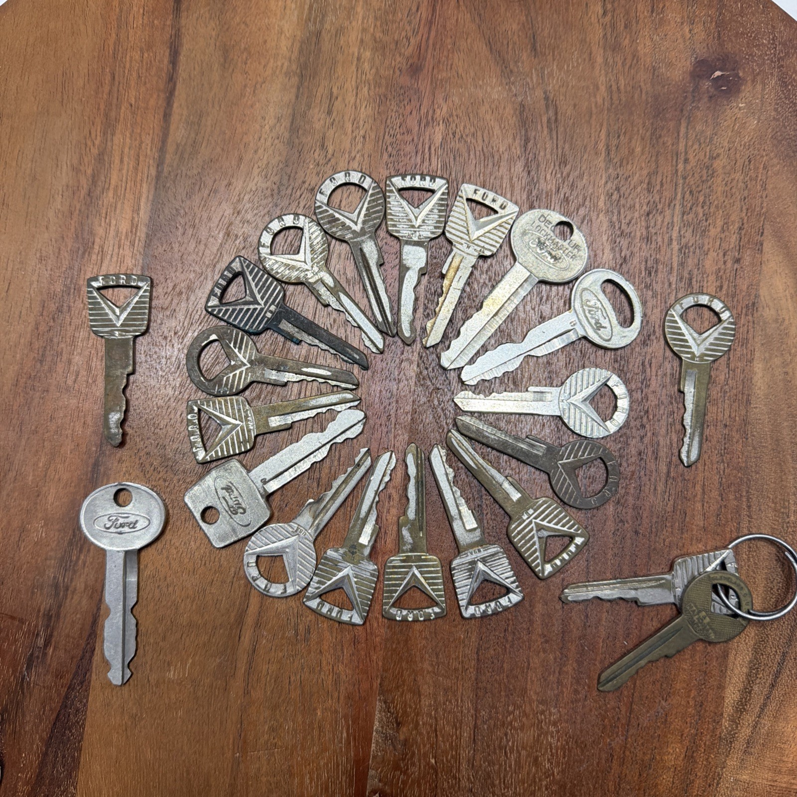 Vintage Old Antique 50’s 60’s Ford Mercury Car Keys Lot Of 22