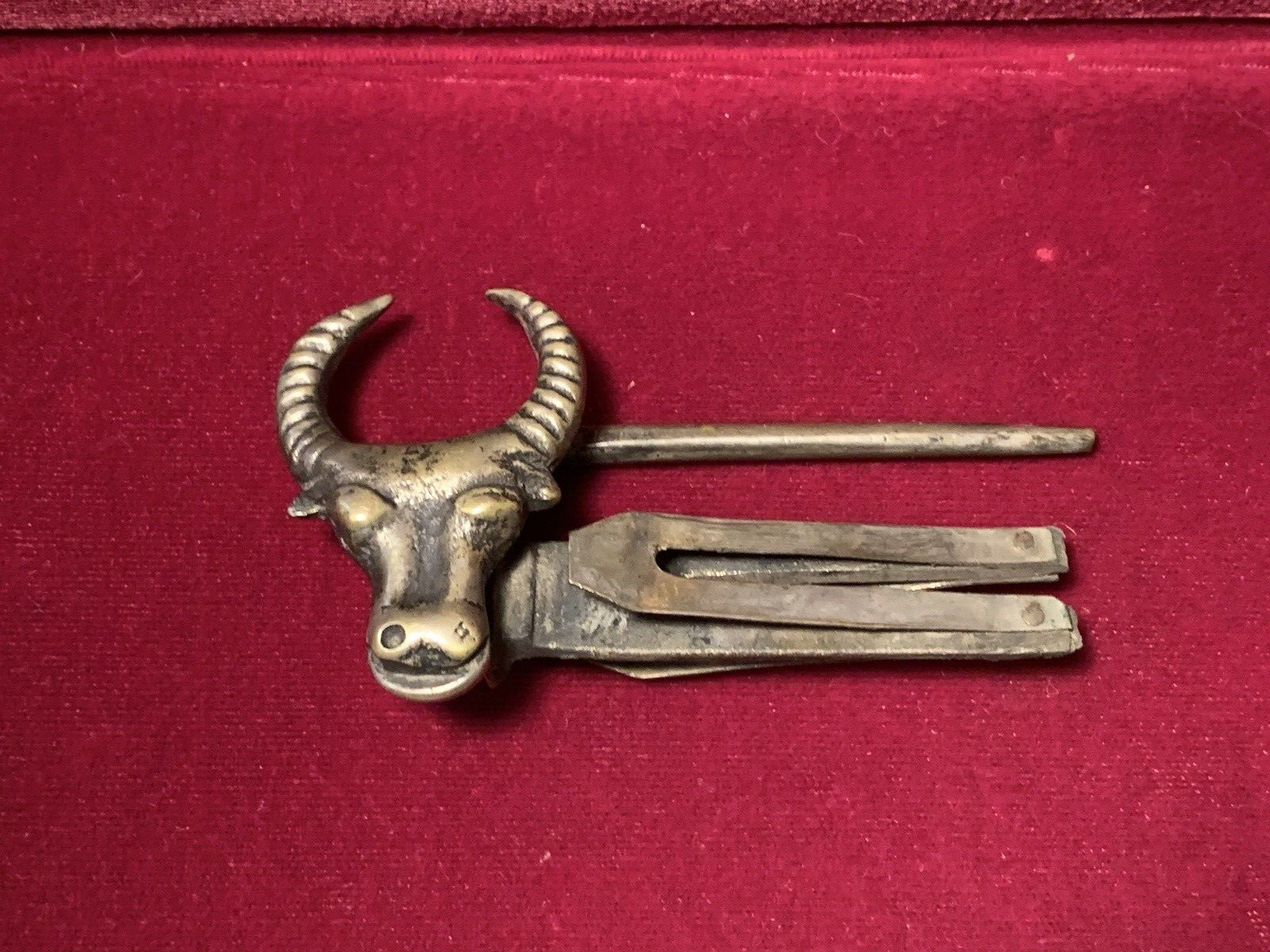 Vintage Figural METAL BULL OX SHAPED LOCK SWIVEL HEAD TAIL IS KEY BRASS TONE