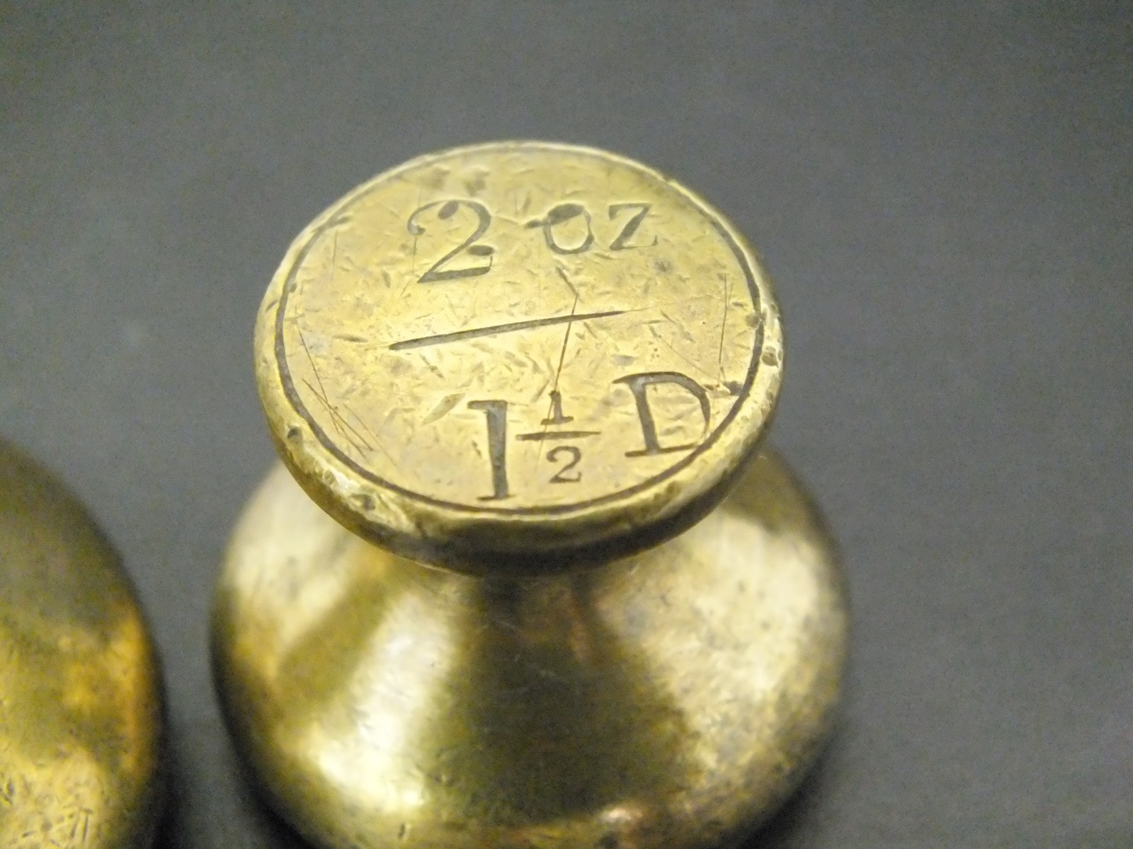 PAIR VINTAGE BRASS LETTER SCALES WEIGHTS 4oz 2oz