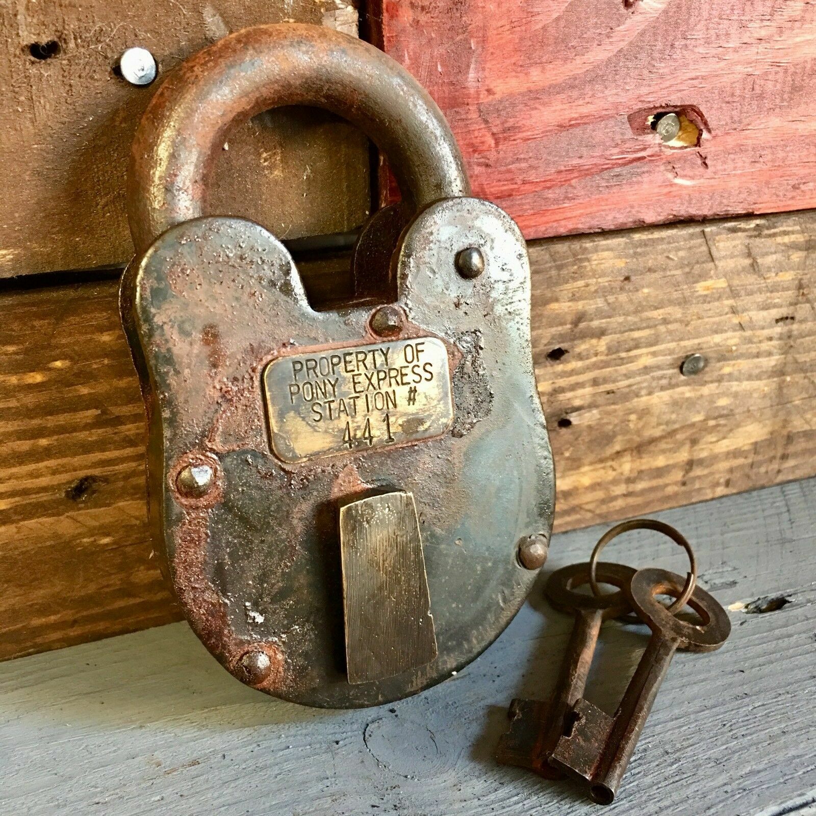 Pony Express XL 3″ x 5″ Cast Iron Lock & Keys, Rusty Antique Finish