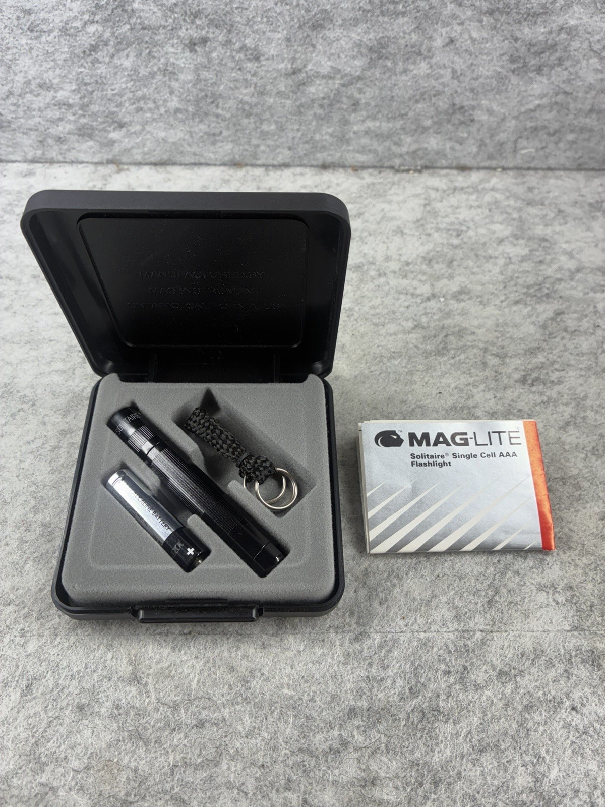 Mag-Lite Solitaire Single Cell Black Flashlight with Case Vintage 1992