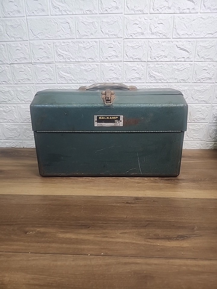 Vintage NAPA BALKAMP model 4-1907 Green metal Tackle Tool Box