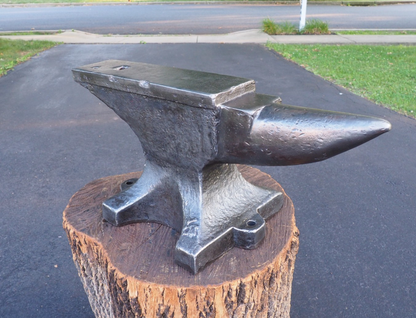 BIG 1940s FACTORY “FISHER NORRIS” BLACKSMITH 150LBS ANVIL ANTIQUE VISE RR BLADE