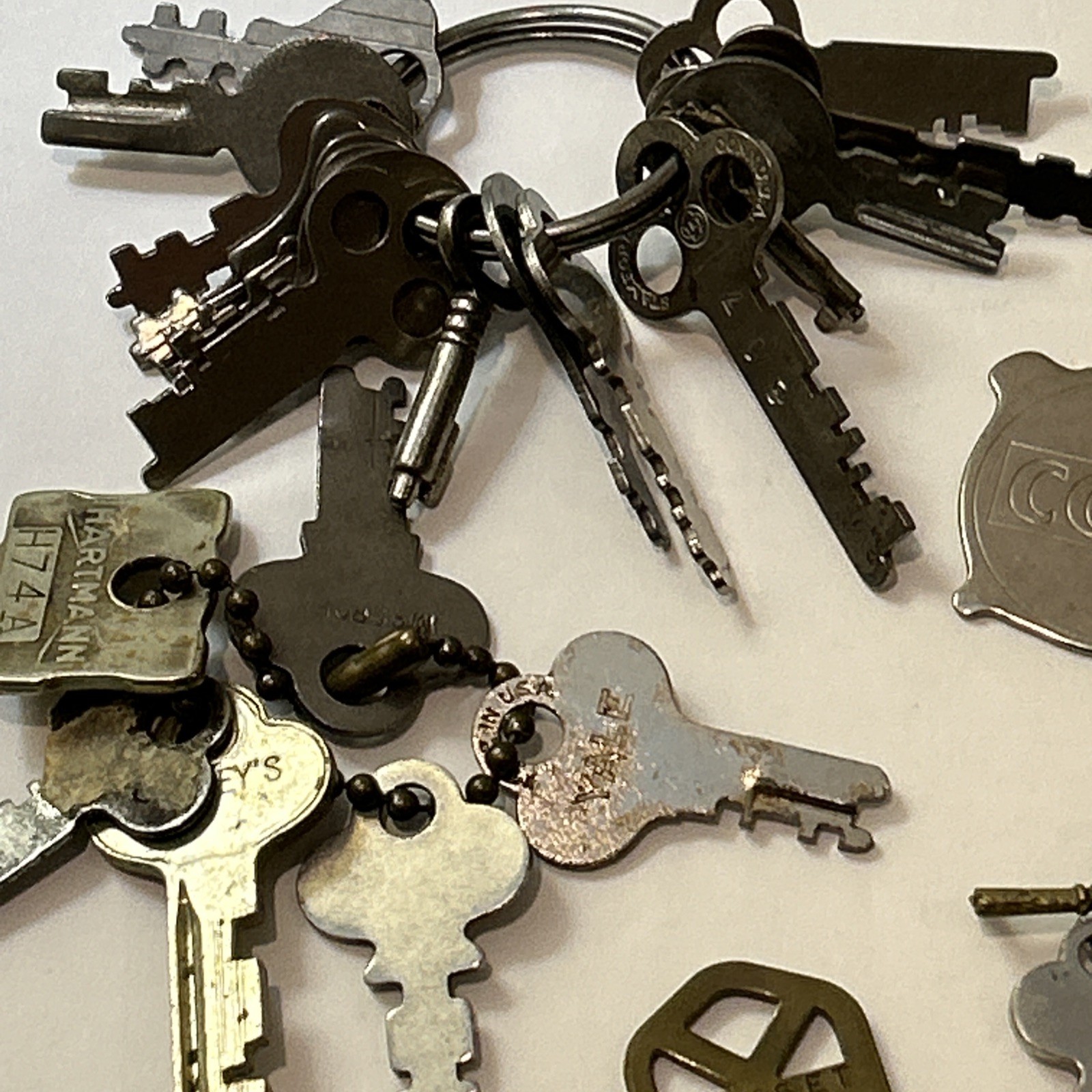 Lot Of Vtg Misc Keys 1 Pound American Tourister, Ford, Vtg Diamond Lock