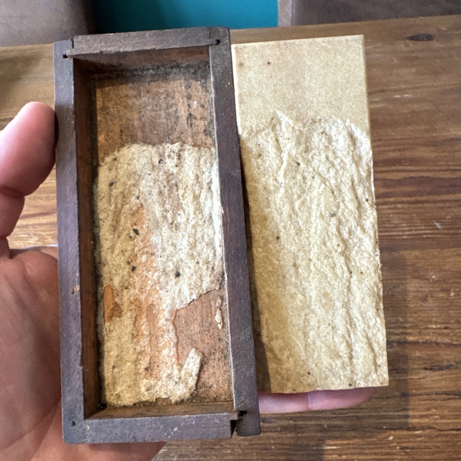 Vintage Natural boxed Washita Oilstone / Sharpening Stone