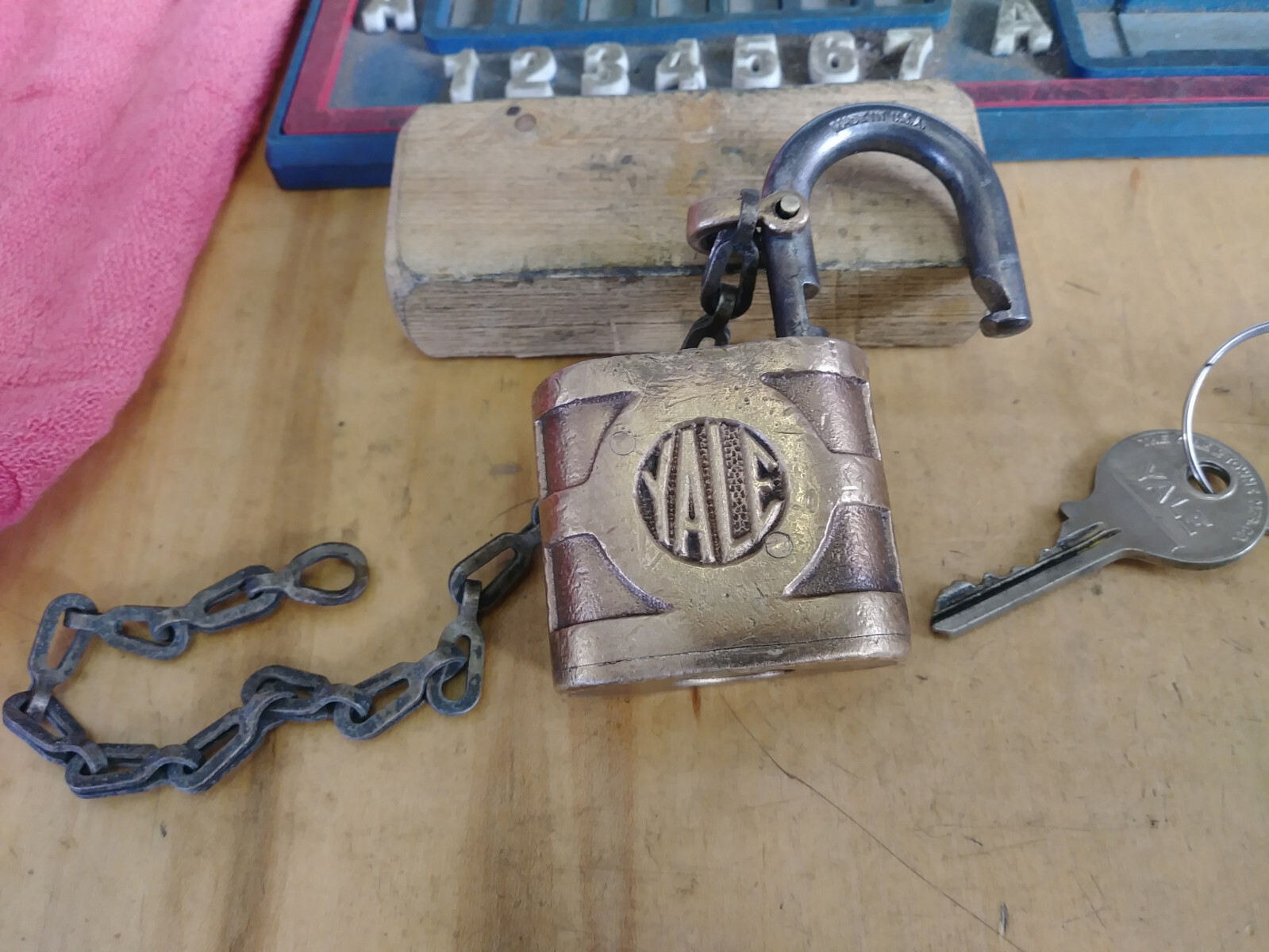 vintage/antique yale 830 padlock w/key 5228 pre 1934