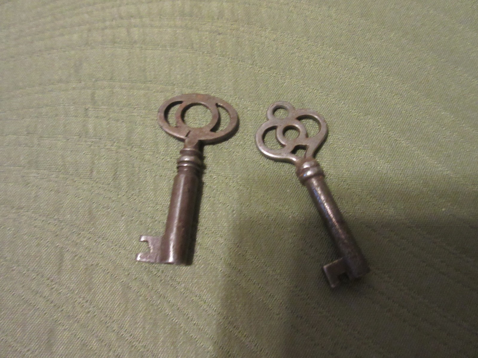 LOT OF VINTAGE OPEN BARREL SKELETON KEYS FANCY ORNATE DRESSER ANTIQUE NICE