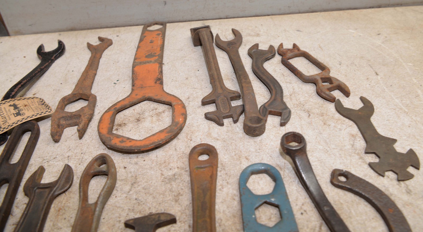 20 antique wrenches tractor implement buggy wagon monkey collectible tool lot K2