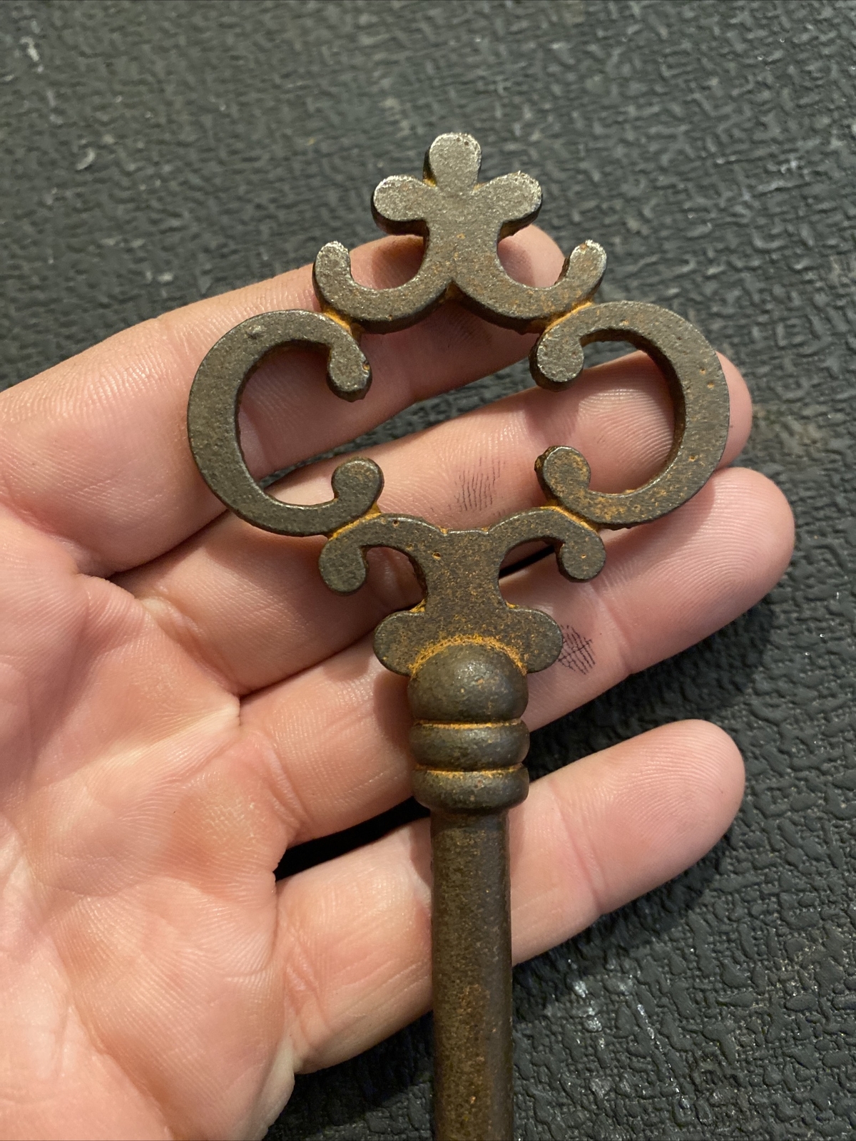 Victorian Key Cathedral Door Iron Skeleton Patina Collector Paperweight METAL