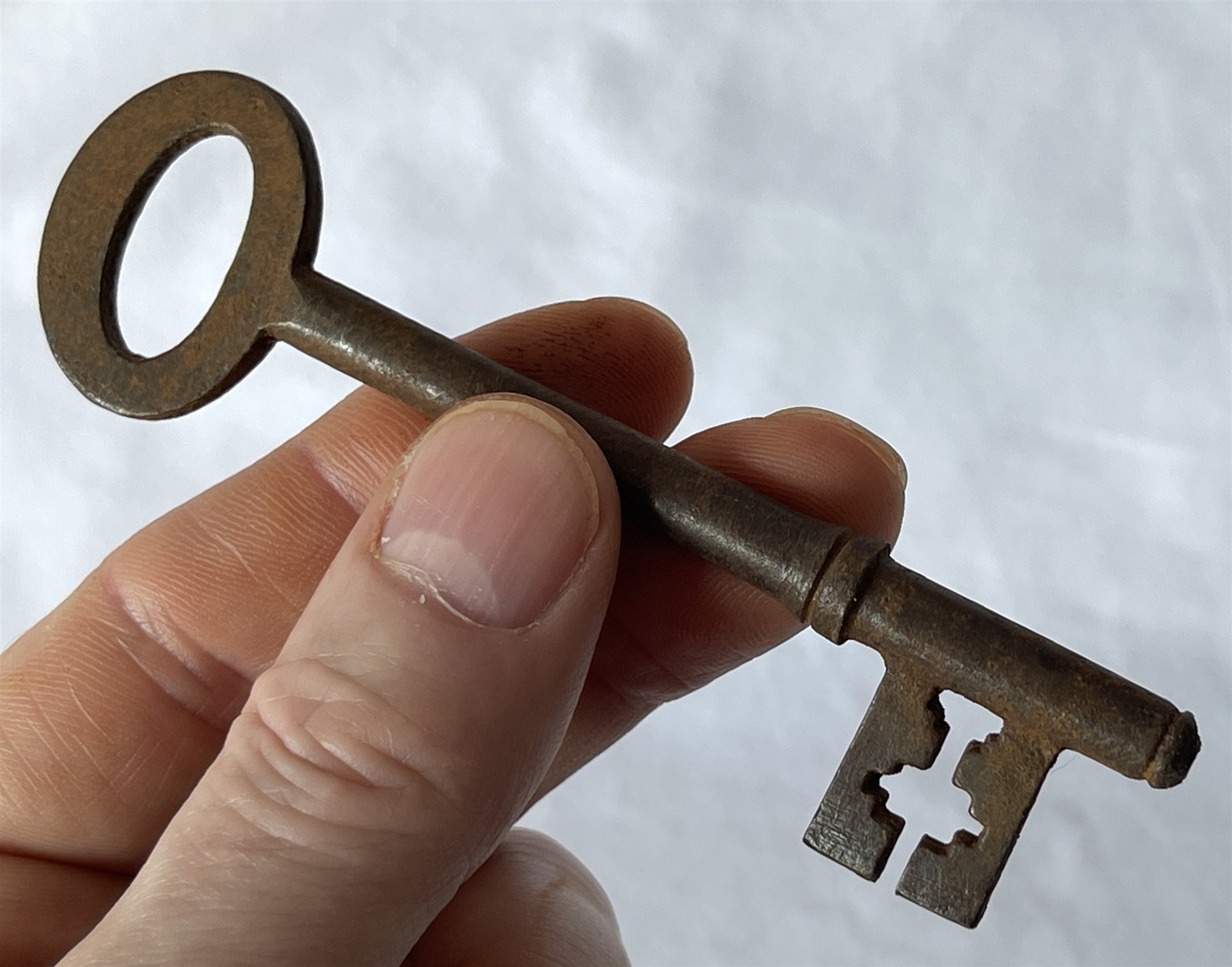 Large ~10.5cm Antique Metal Skeleton / Collectable / Escape Room Key #piW-181