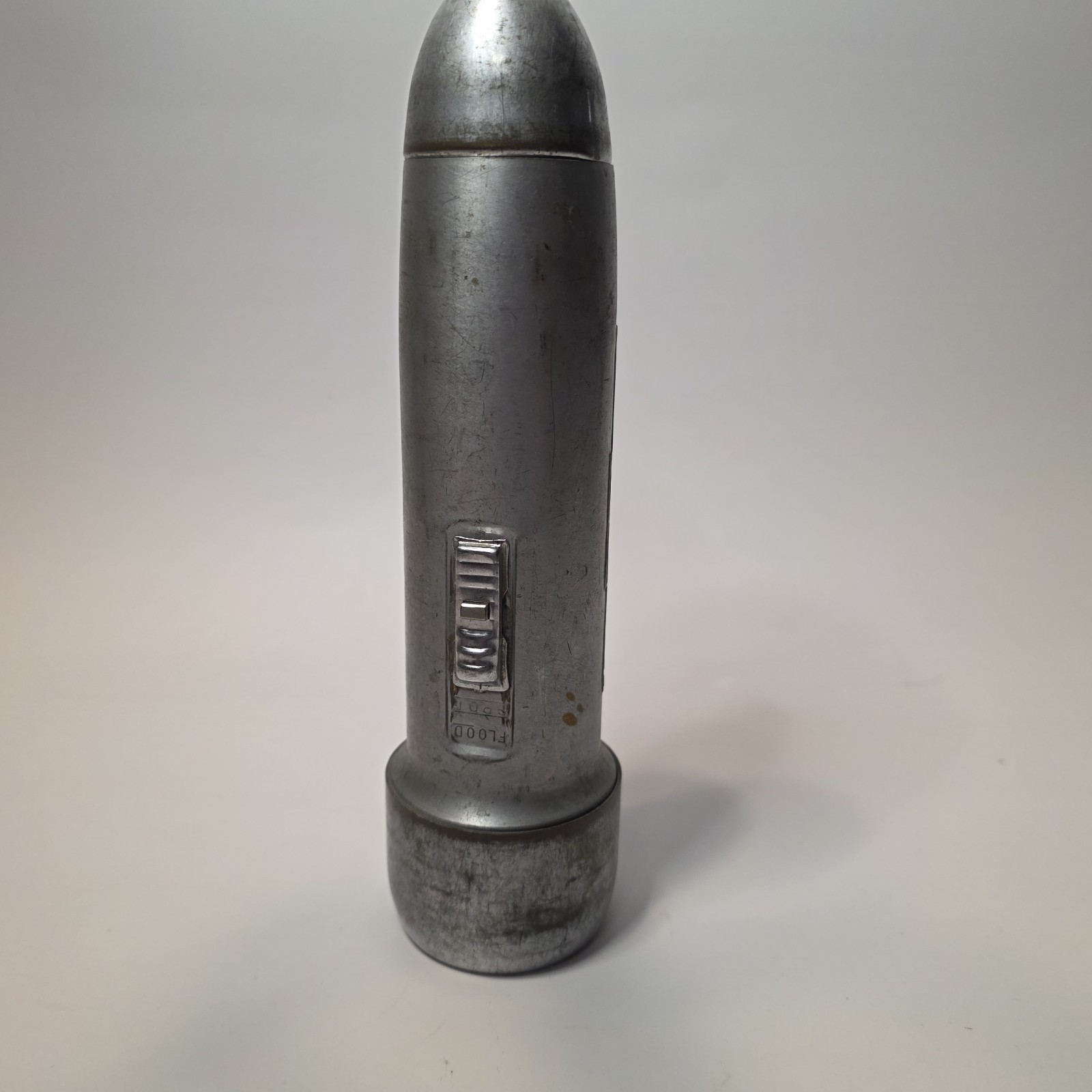 HOMART FLASHLIGHT WORKING GREAT CONDITION Takes 2 D Batteries Not Included