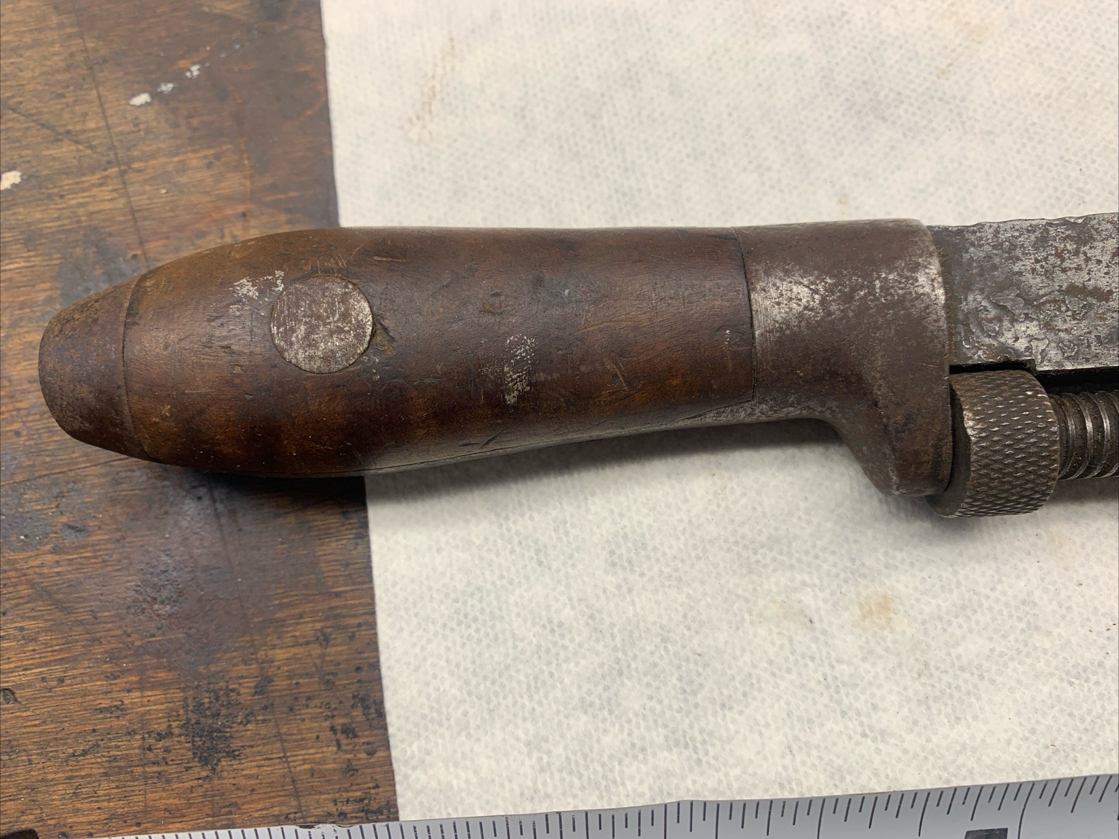 ANTIQUE L. COES WRENCH CO. 10 1/2” MONKEY PIPE WRENCH WOOD HANDLE WORCESTER MASS