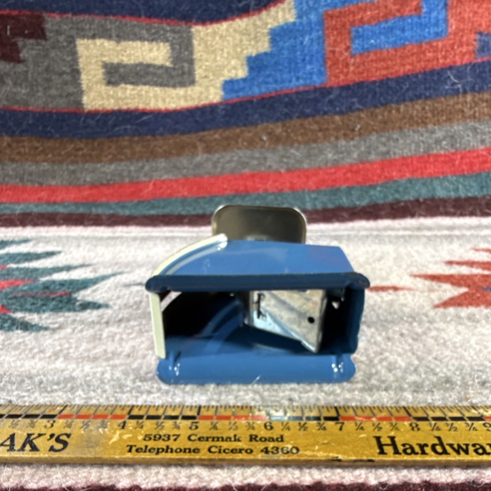 Kingsbury Manufacturing Co. Metal Postal Scale Blue w/ Red Tray, Ounces