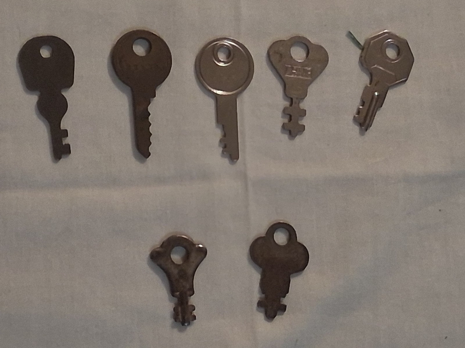 Mixed Lot of 61 Vintage Keys & 6 Key Rings