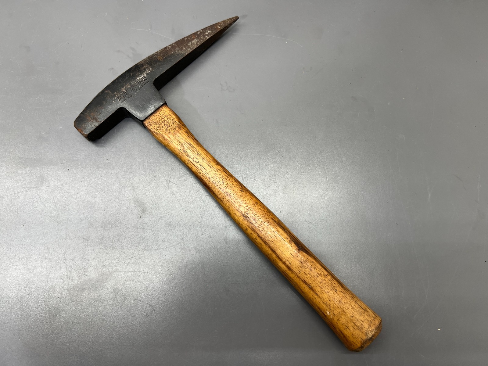 (H1) VINTAGE TRUE TEMPER 20PP ROCK PICK MASONRY HAMMER ORIG HANDLE VGC USA
