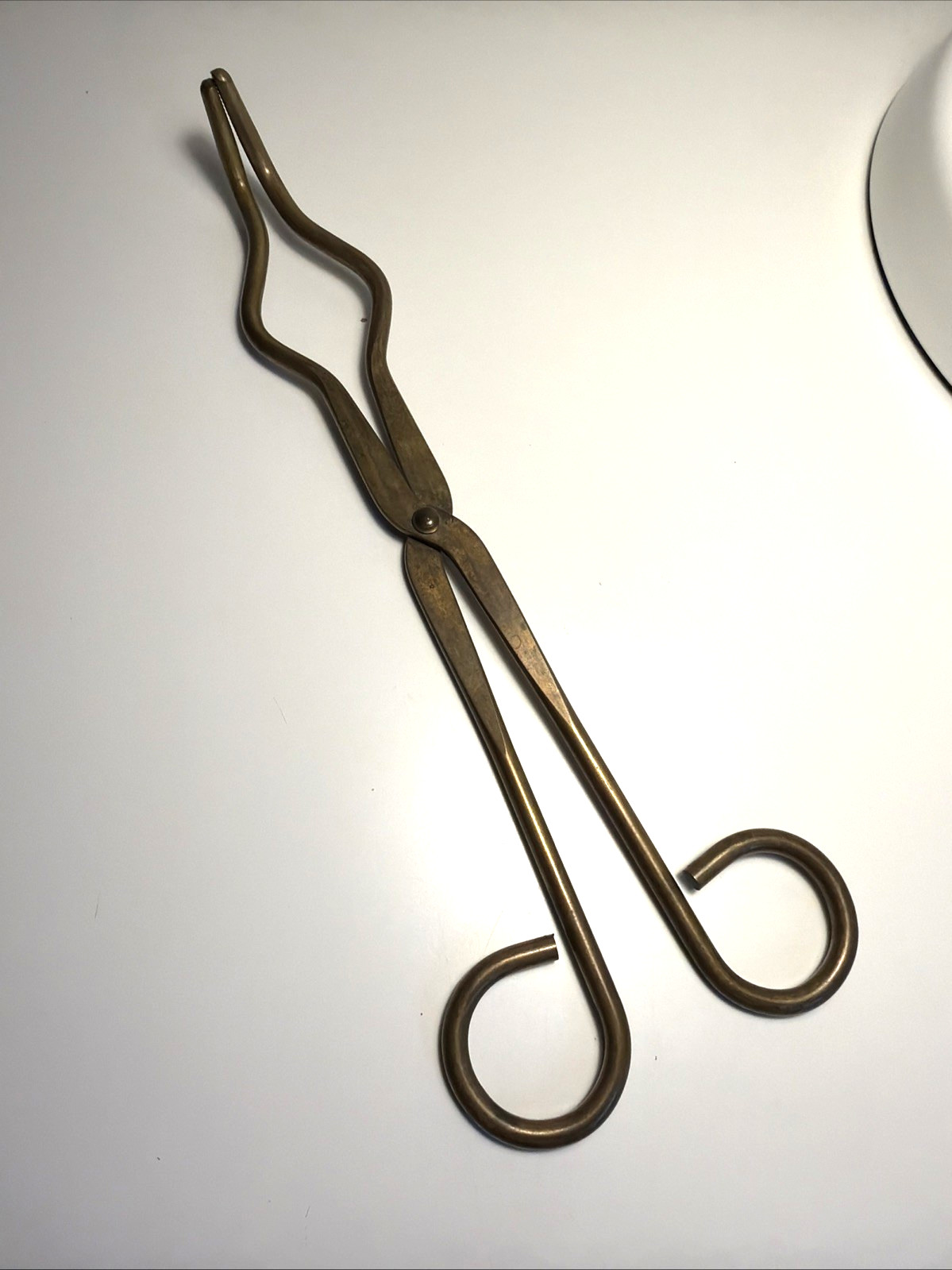 Vintage Crucible Tongs Gold Metal Brass AHT USA Scientific 9″ Flask Bow Melt CIN