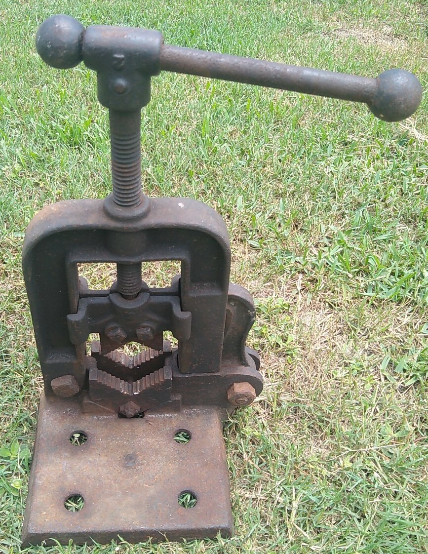 Vintage Cast Iron Crane Co. No 2 Machinist Pipe Vise Made in Chicago, IL.