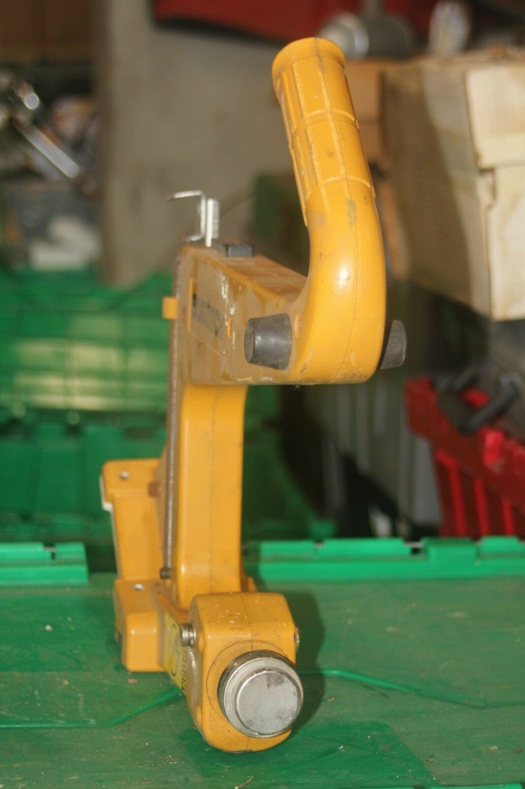 Bostitch Manual Floor Cleat Nailer MFN20D
