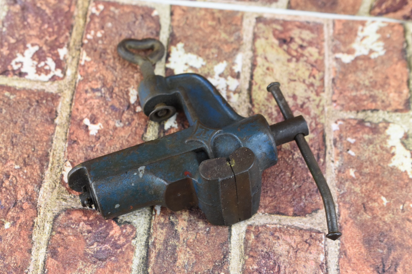 Old vice clamp metal work Jewelers Watchmakers tool 1.4 kg VTG