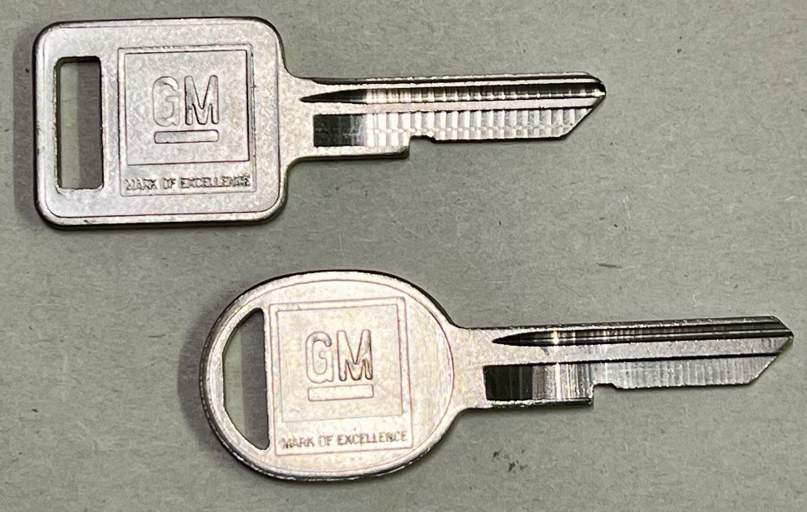 2 Original GM Logo Uncut Key Blank Set Trunk Door Ignition J & K Keyways OEM Set