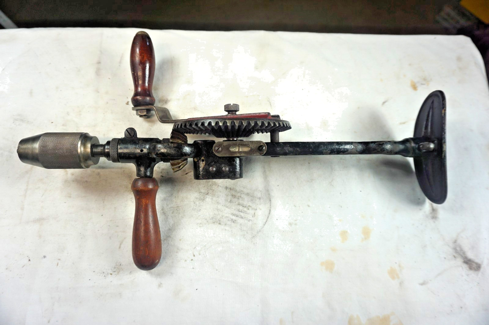 VINTAGE MILLERS FALLS CO. NO. 118 TWO-SPEED BREAST DRILL – W/ ORIGINAL LEVEL