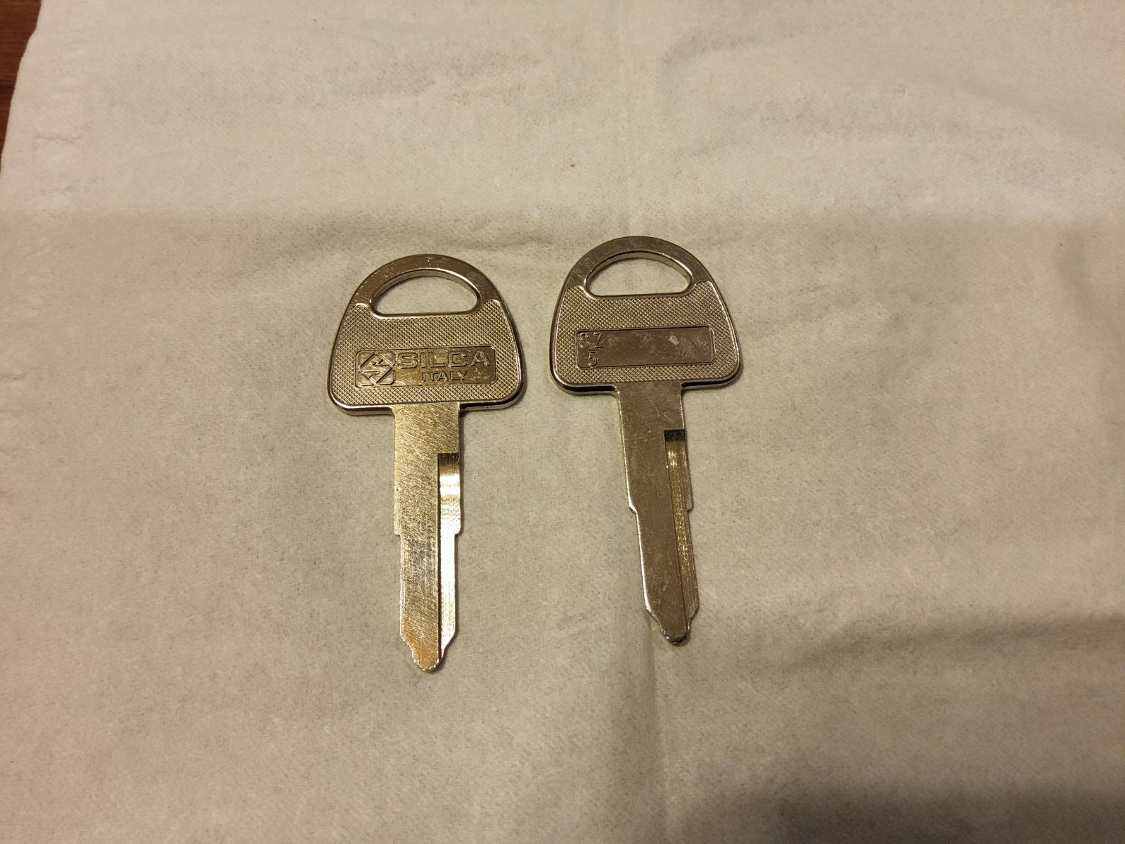 NEW OLD STOCK (NOS) KEY BLANK (x2): SILCA SZ5 SUZUKI MOTORCYCLES?
