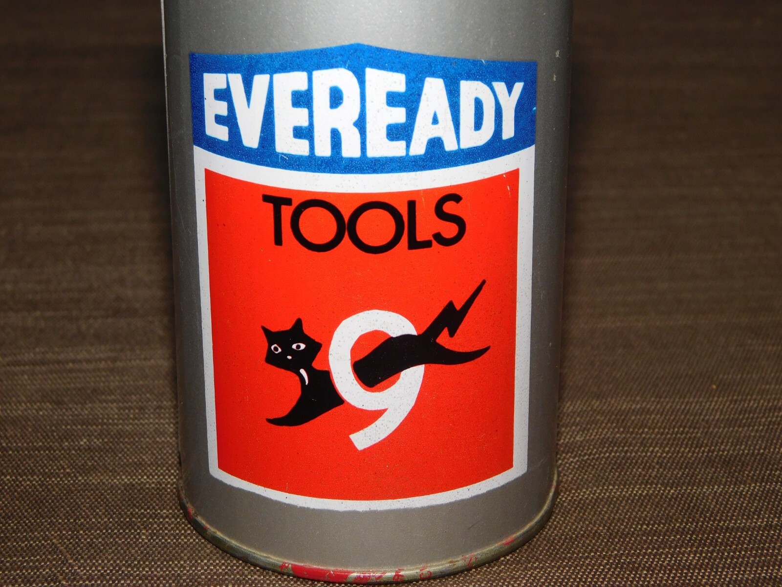 VINTAGE 4 1/4″ HIGH BUDWEISER EVEREADY TOOLS MINI SCREWDRIVER SET IN TIN CAN
