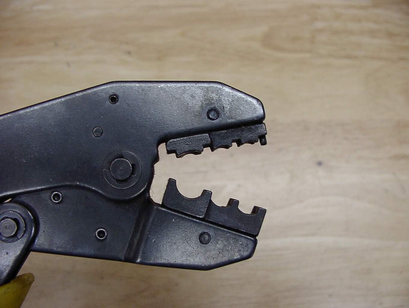 Vntg Unbranded 8-1/2″ Ratcheting Crimping Tool For Red,Blue,Yellow,1lb.0.8oz,EXC