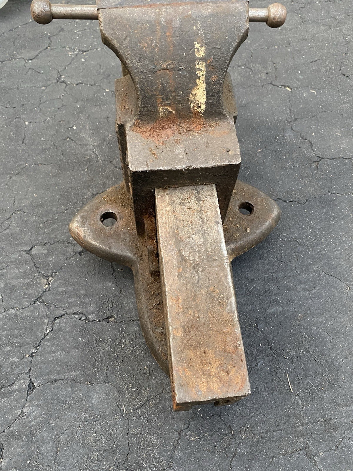 Antique Metal Bench Vise Chas Charles Parker Co. No 105 4.5 Inch Jaws No Repairs