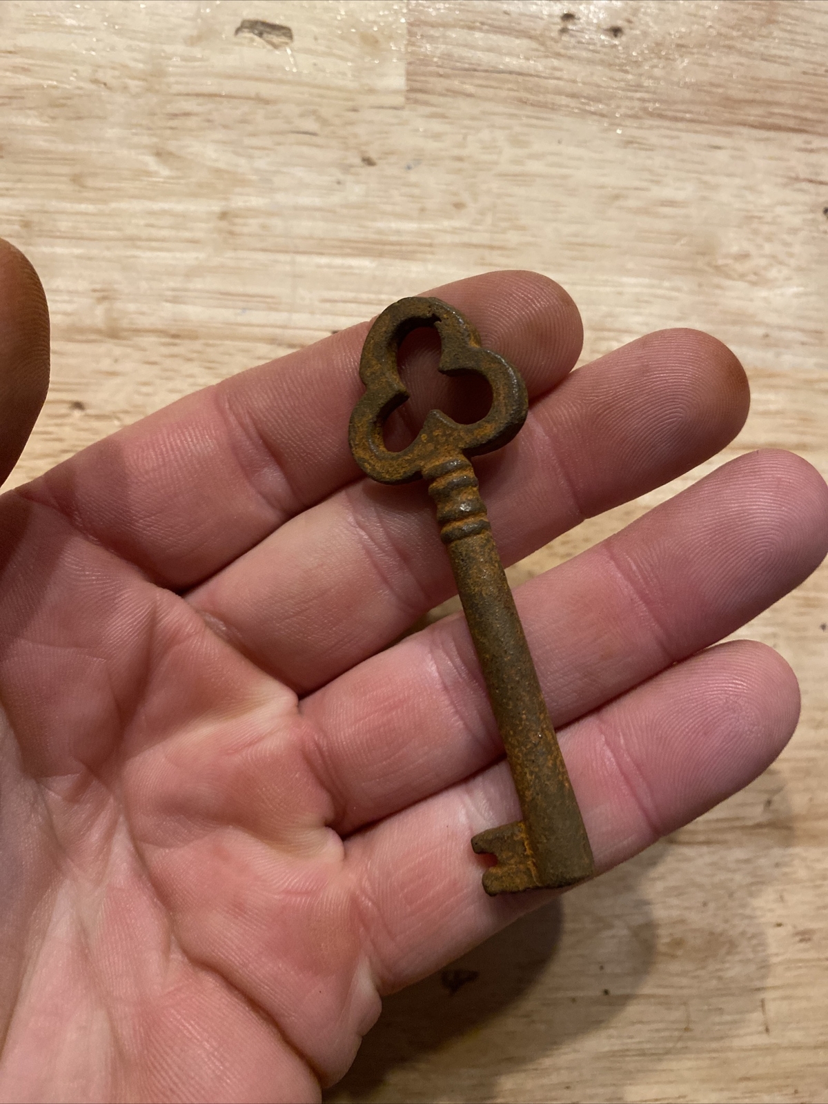 Lucky 🍀 Clover Victorian Cast Iron Key Skeleton Castle Rust Patina Collector