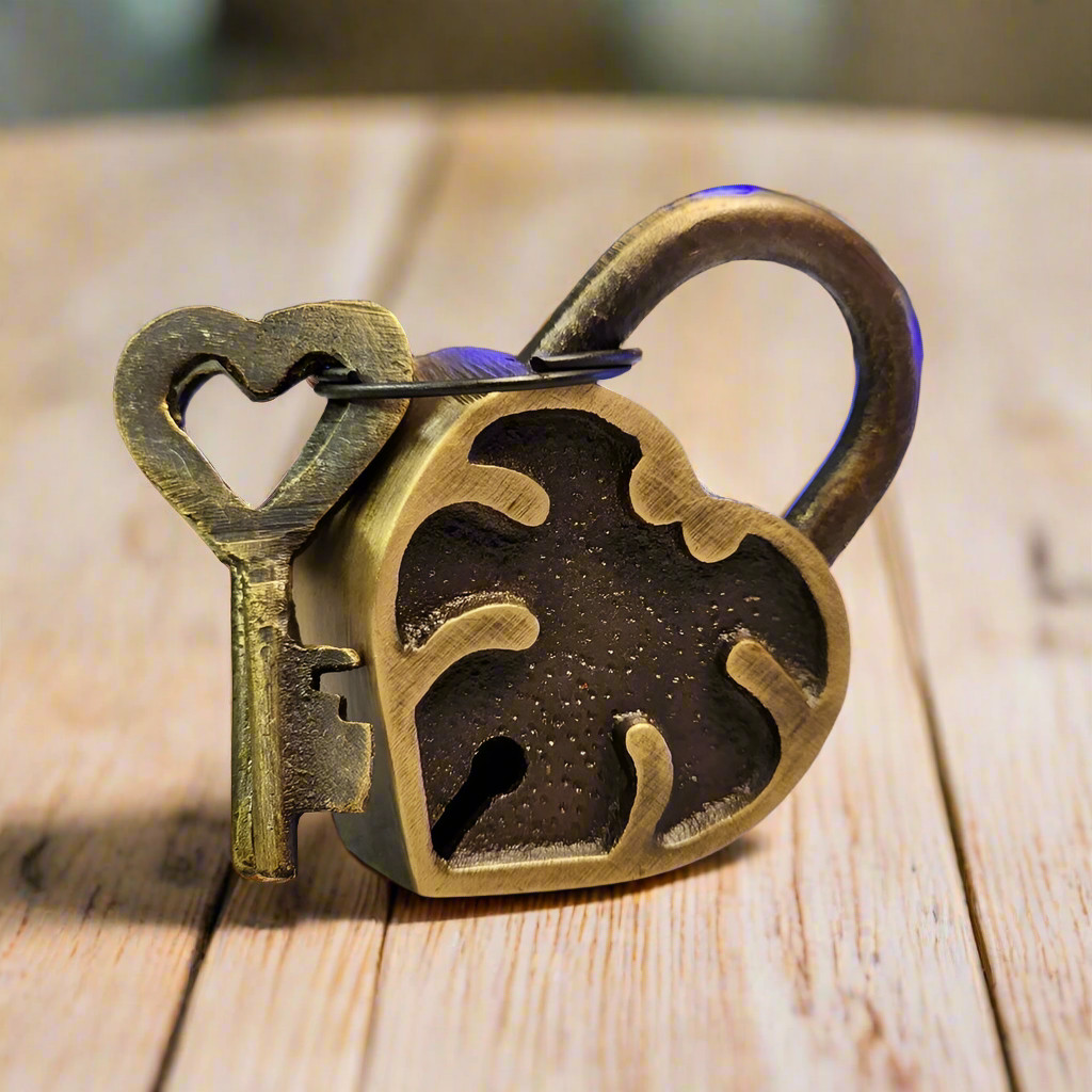 Heart Lock Solid Brass With Antique Finish And Heart Keys (2″ x 1.25″)