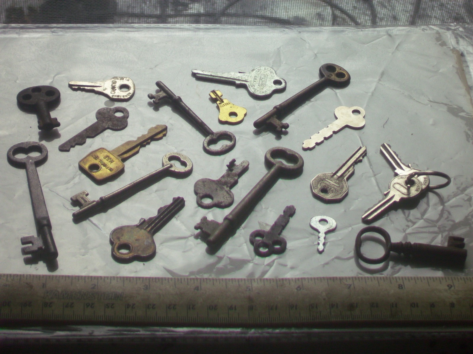 vintage mix 19 keys lot, skeleton, barrow, cabnet, lock, other Solid Steel