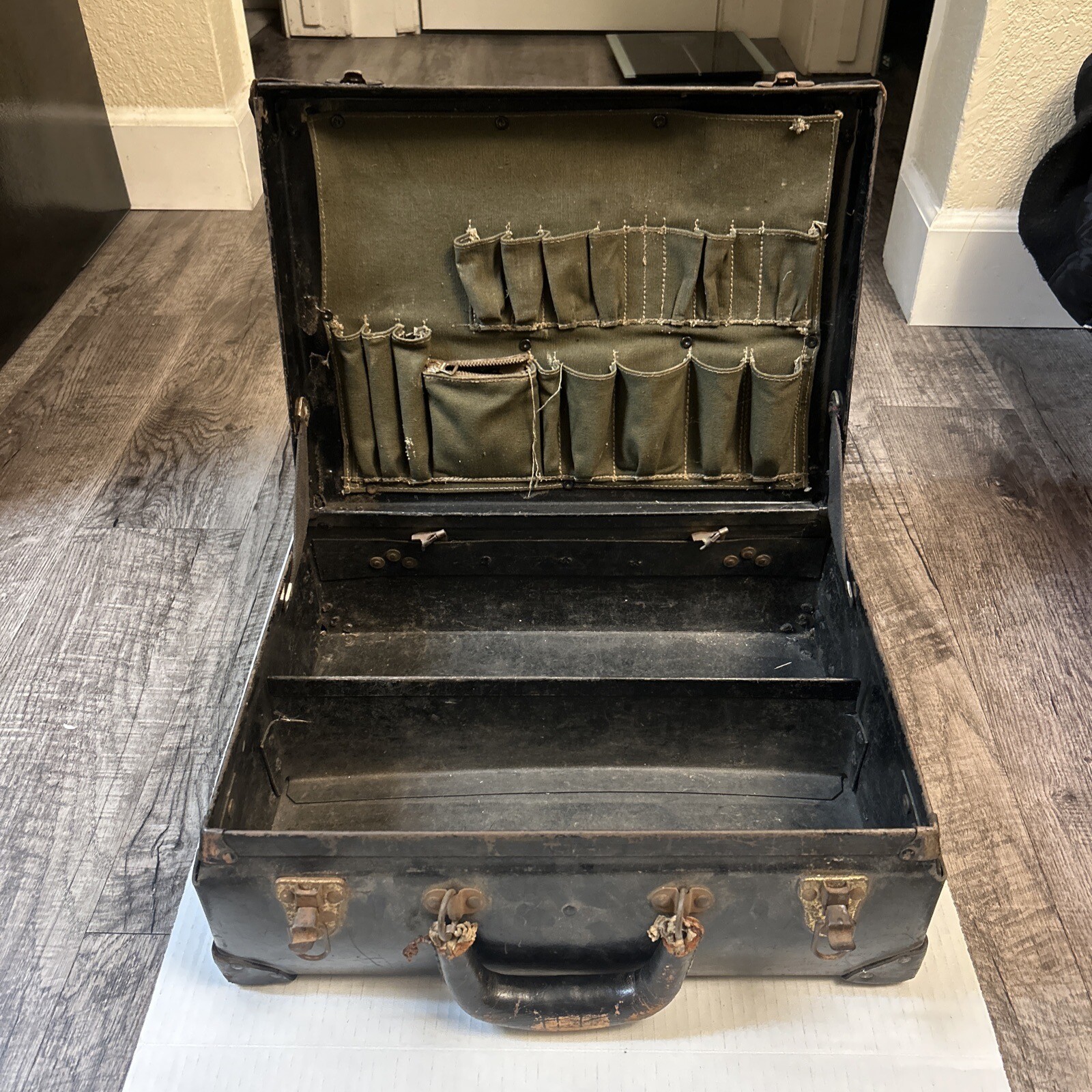 VINTAGE BELL SYSTEMS B TELEPHONE LINEMANS TOOLBOX CASE