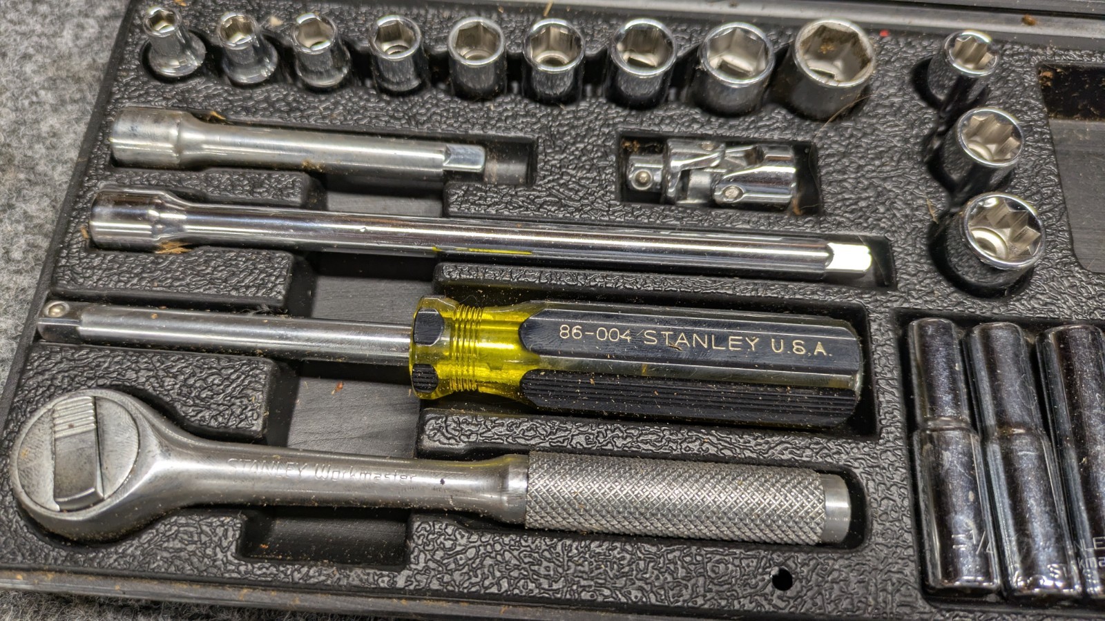 Stanley 86-907 Workmaster USA 1/4″ Drive SAE & Metric 25 Piece Socket Set