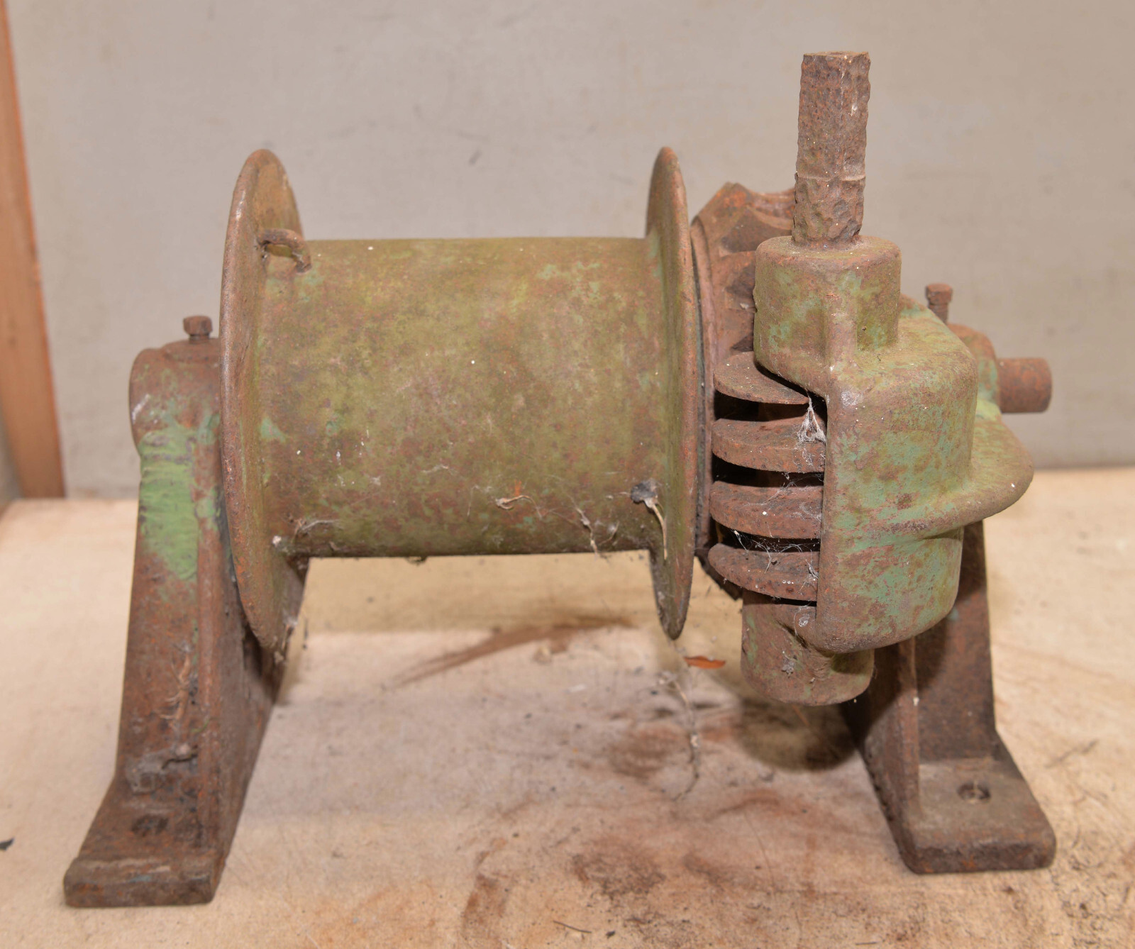 Antique Weller Mfg Co hand crank farm silo winch collectible mining logging tool