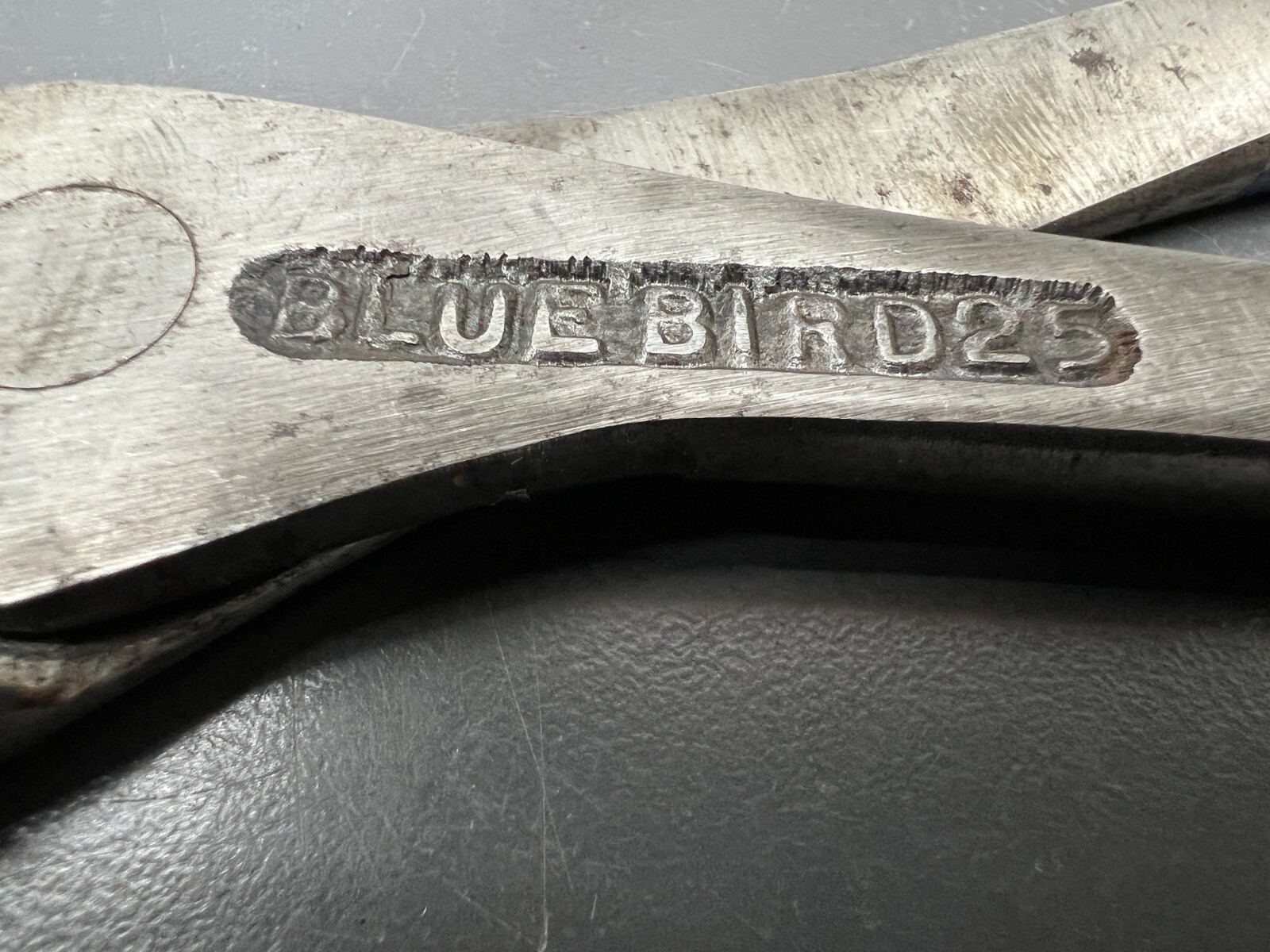 (k) VINTAGE BLUE BIRD NO. 25 BATTERY TERMINAL PLIERS – BLUE HANDLES – VGC -USA