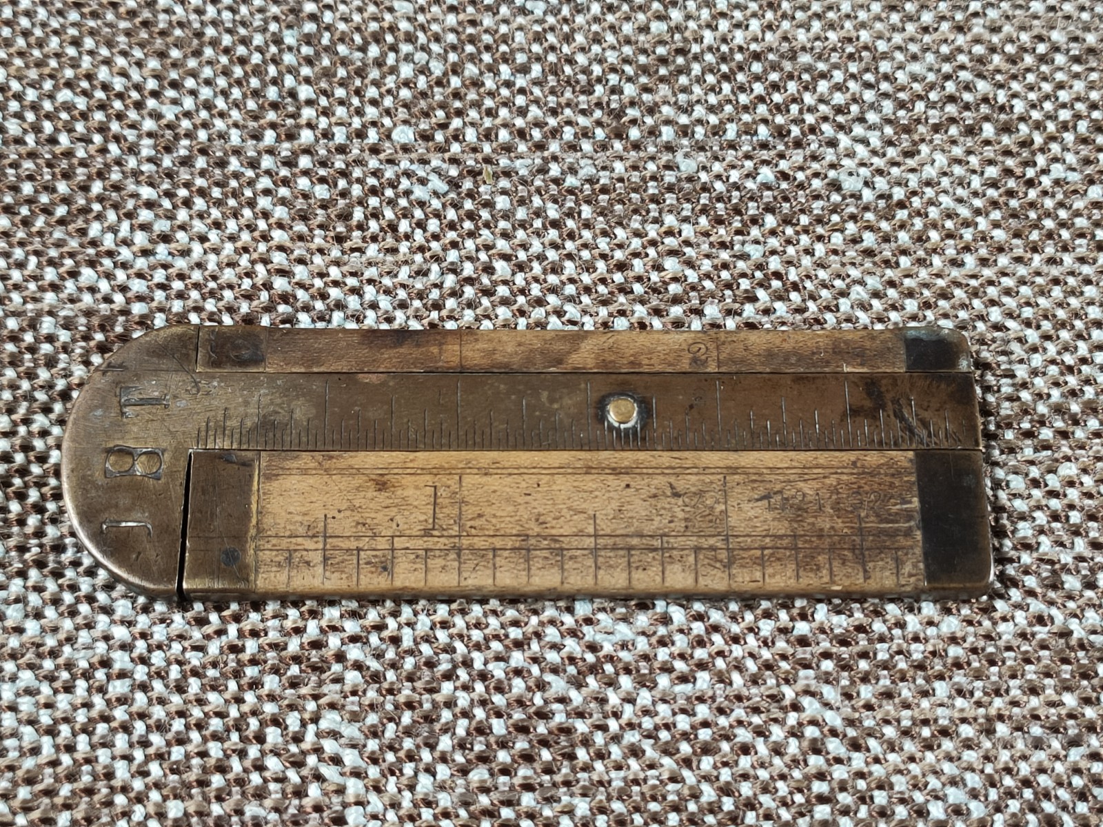 Antique Brass and Boxwood Calliper 3.5” markings Measuring Woodwork Tool