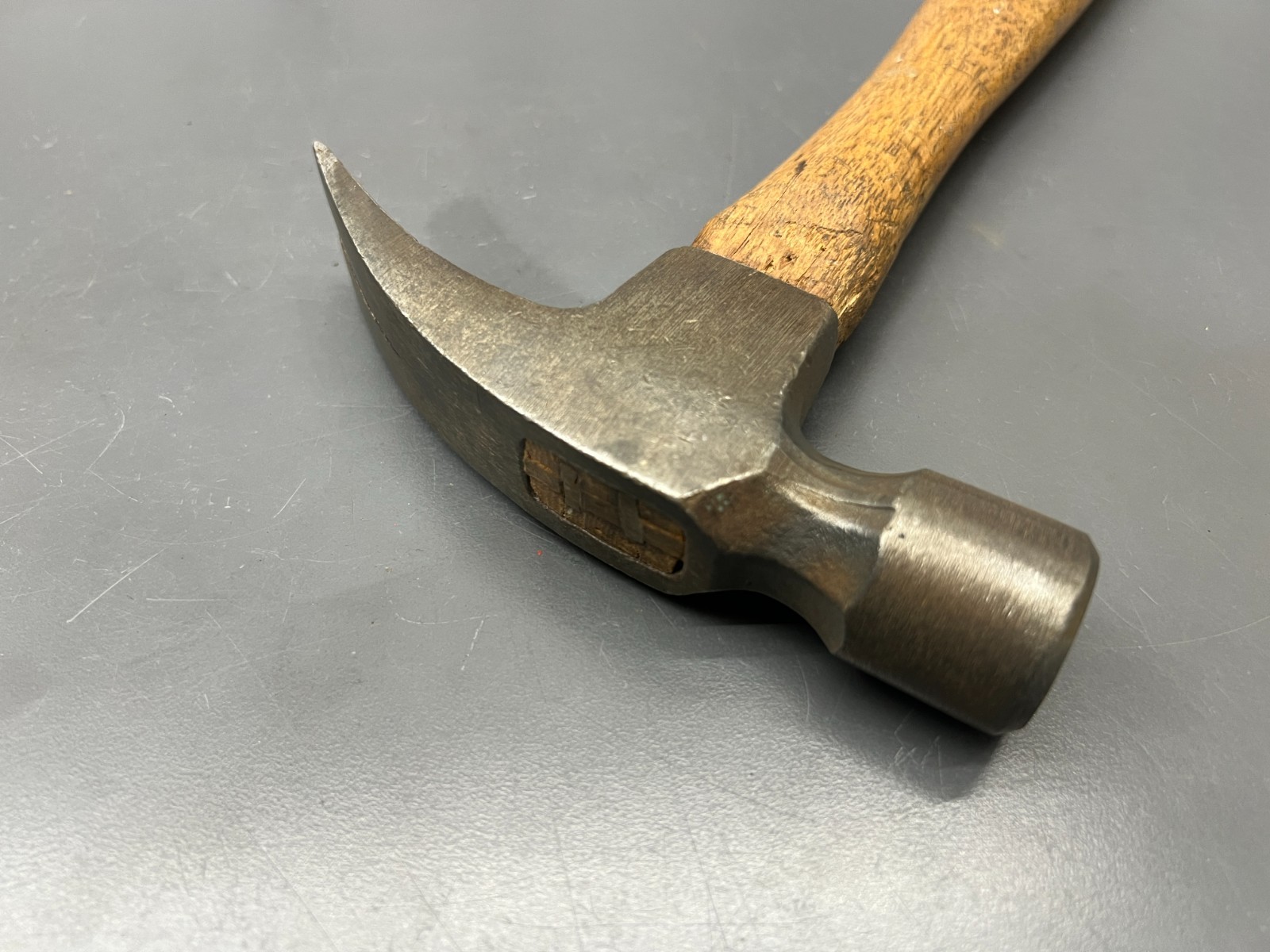 (H1) VINTAGE TRUE TEMPER 22oz STRAIGHT CLAW HAMMER W ORIG HANDLE – VGC – USA