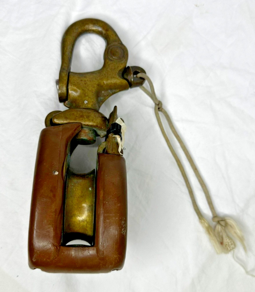 Vintage South Coast Pulley Maritime Rubber Snatch Block Swivel Snap Shackle