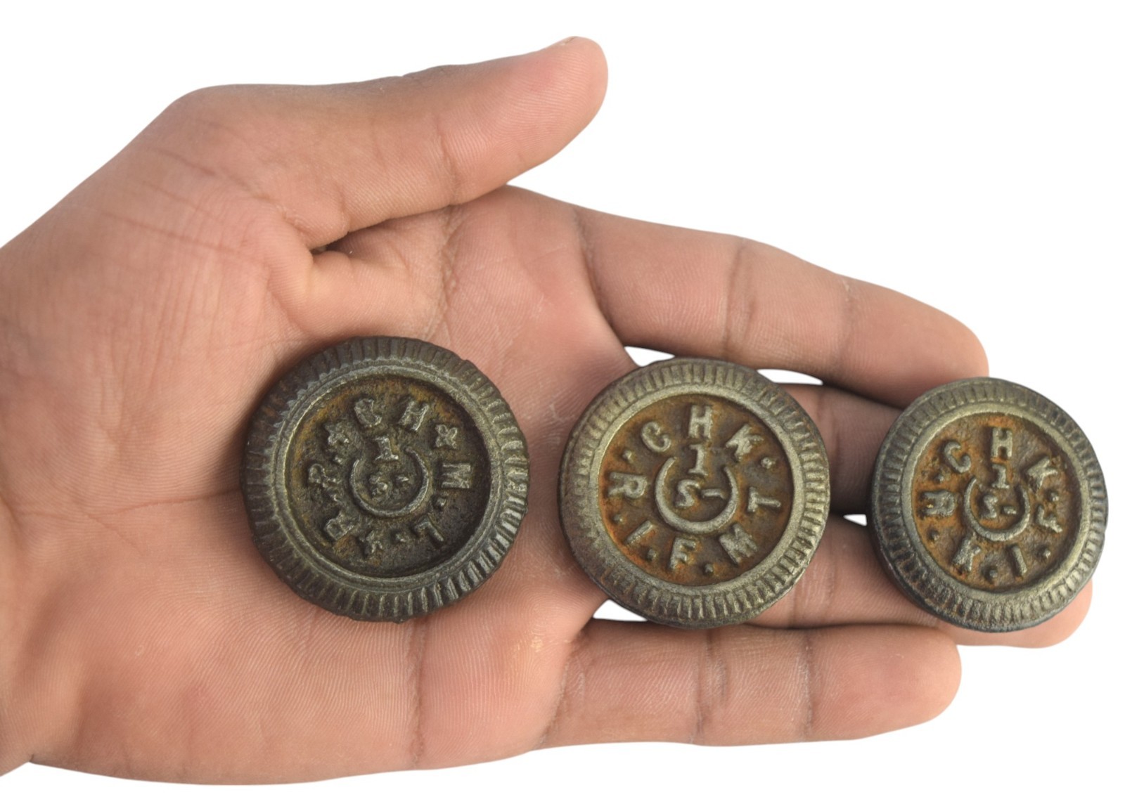 Three Iron Round Shape Kitchen Utility Tool Old Mercantile Weight Seer G15-357