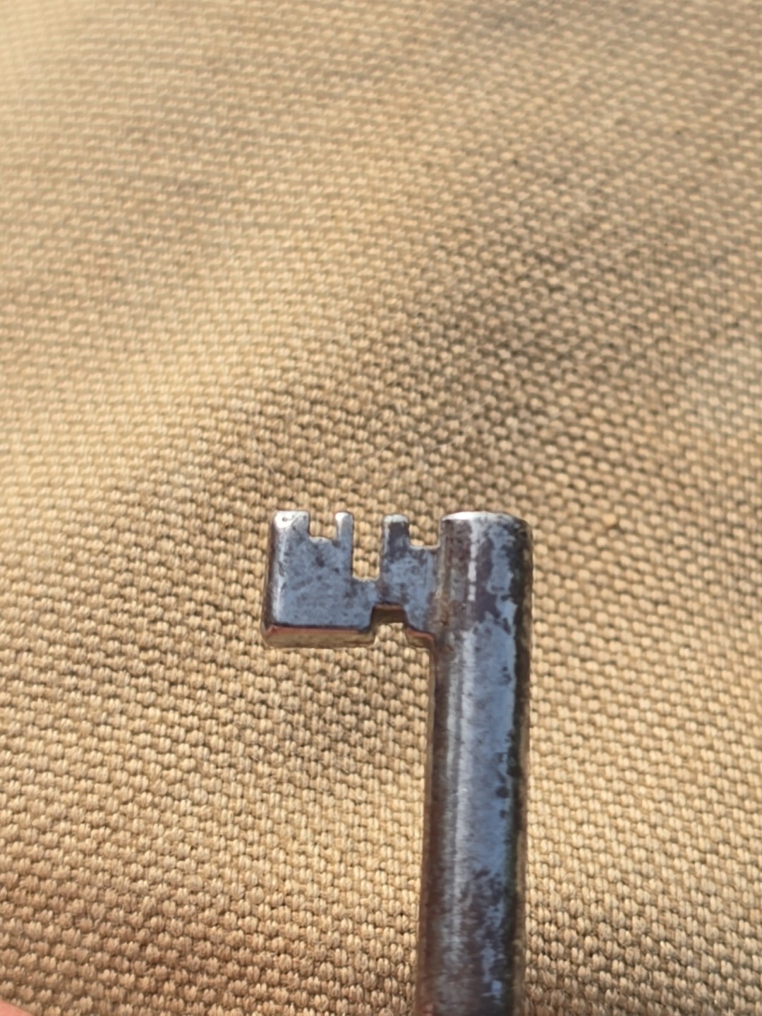 1 Small Old Open Barrel Skeleton Key☆Antique English Iron Cabinet or Clock Key!