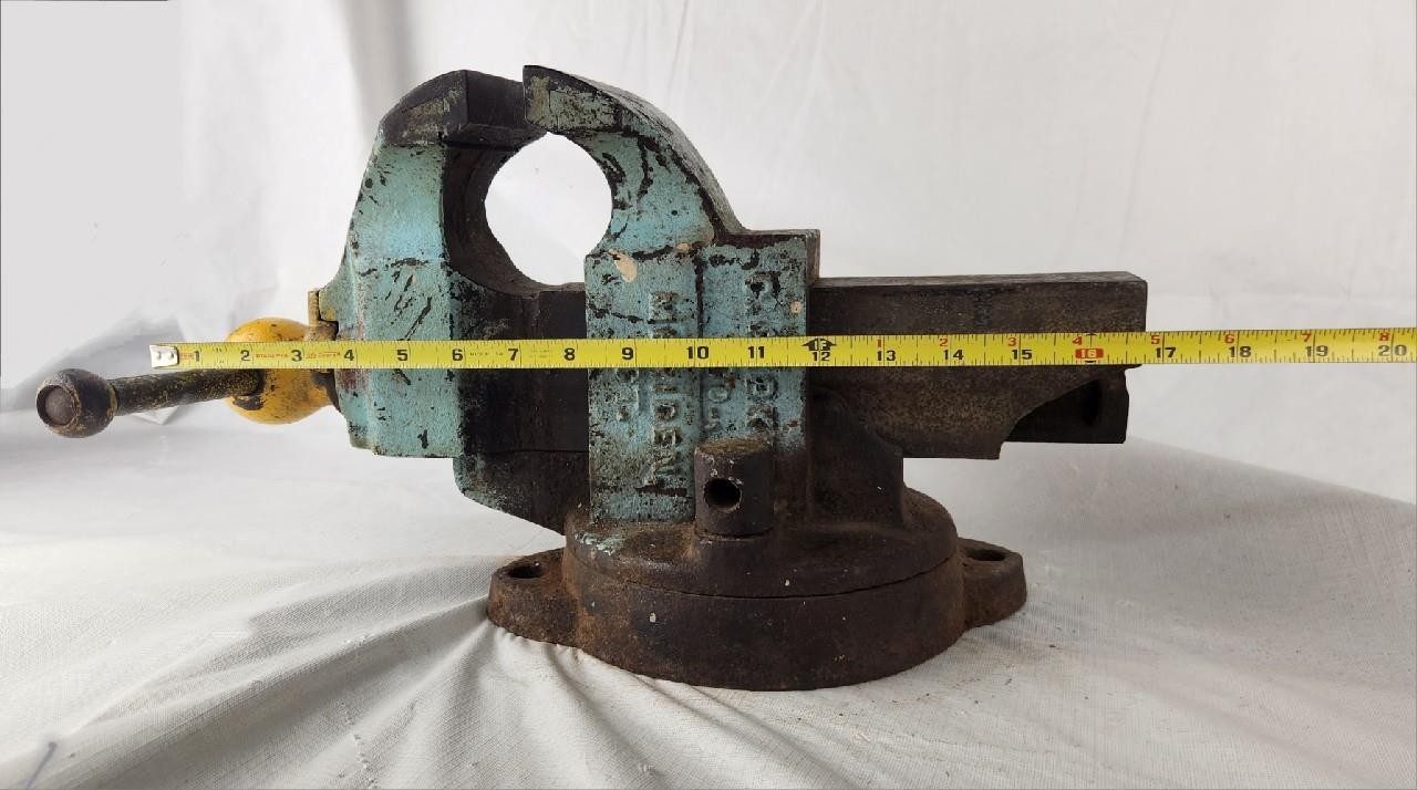 Chas Parker Co No 204 Swivel Base Bench Vise 4 inch Jaws