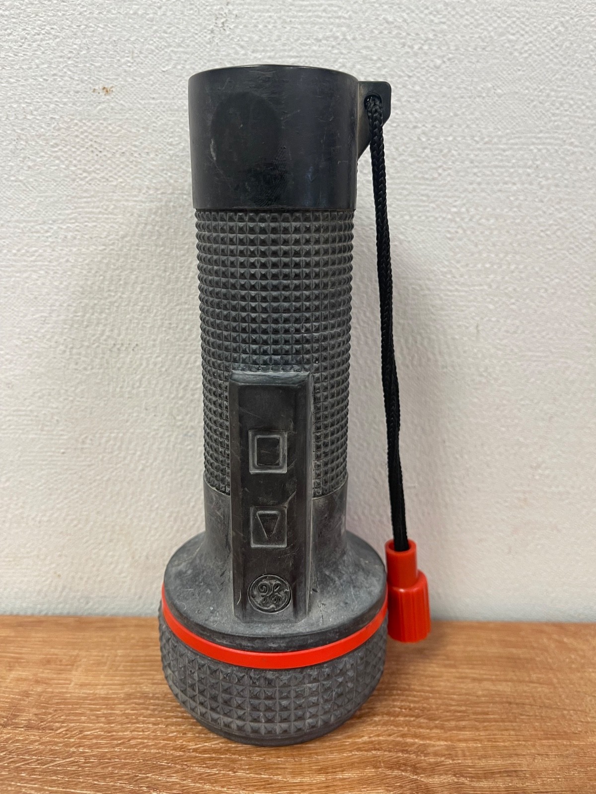 GE General Electric Vintage Flashlight with Bulb TESTED