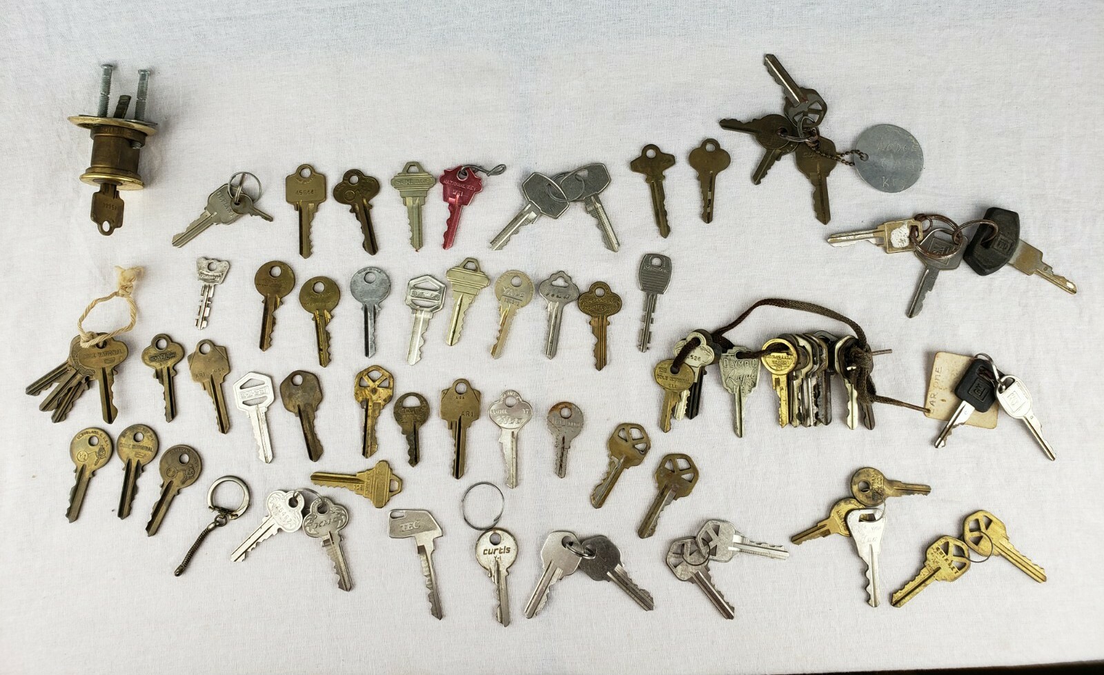 Vintage Keys Lot Collectible Automobile Art Crafts Jewelry Crafting Key Necklace
